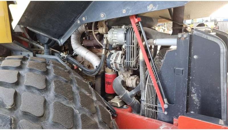 Roller Dynapac CA302D, Vält: picture 15