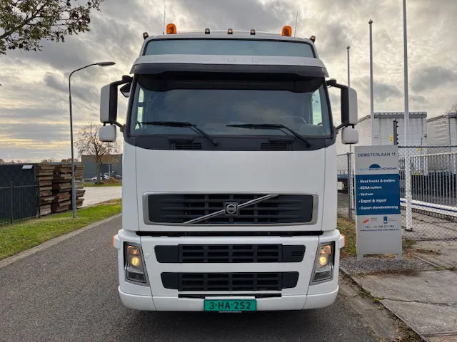 Volvo FH 12 420 4x2T Globetrotter 720.000km!! Analog tacho MOT 06-2026 - Tractor unit: picture 2 Volvo FH 12 420 4x2T Globetrotter 720.000km!! Analog tacho MOT 06-2026 - Tractor unit: picture 2