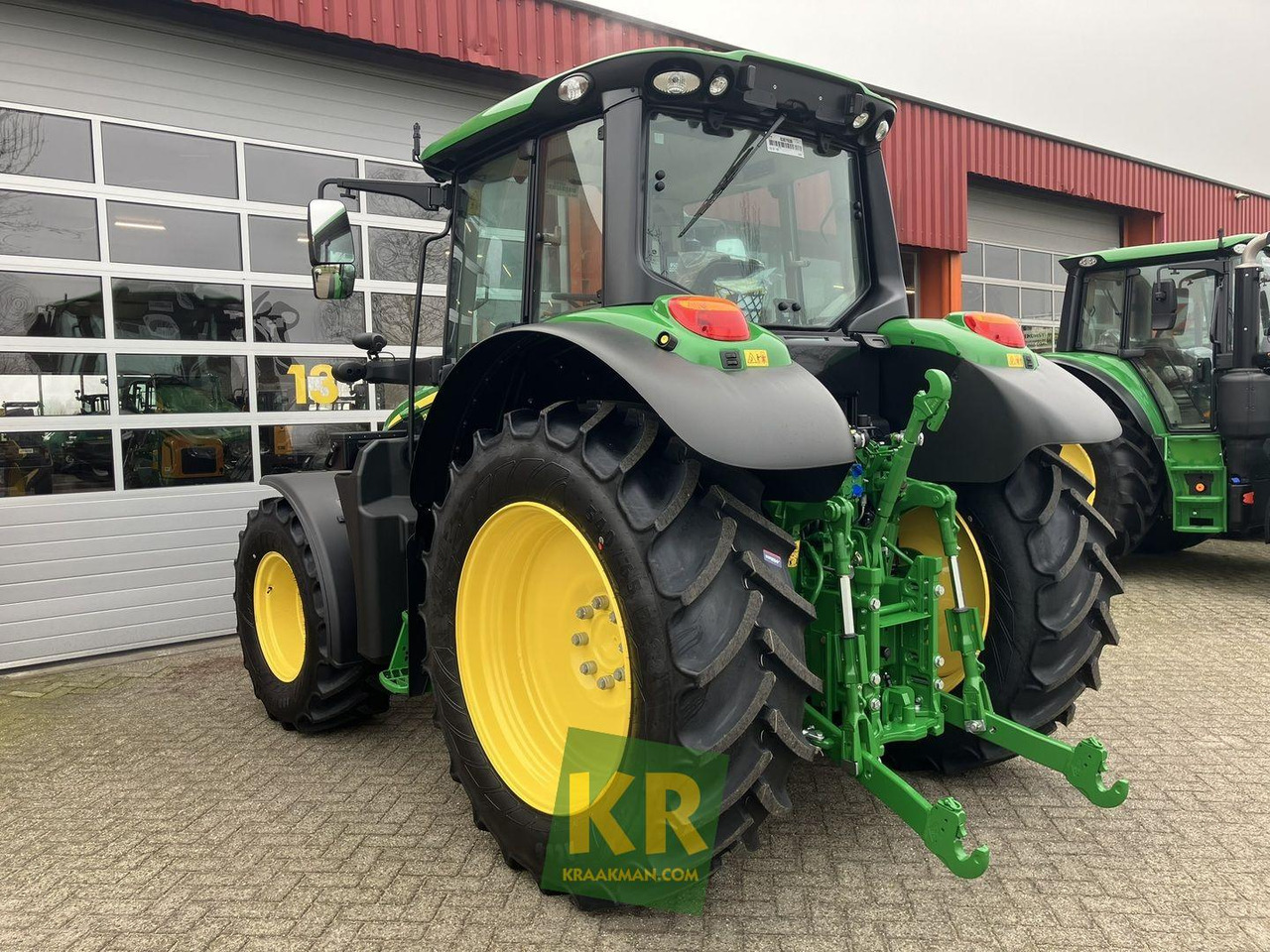 John Deere 6090M - Farm tractor: picture 5 John Deere 6090M - Farm tractor: picture 5