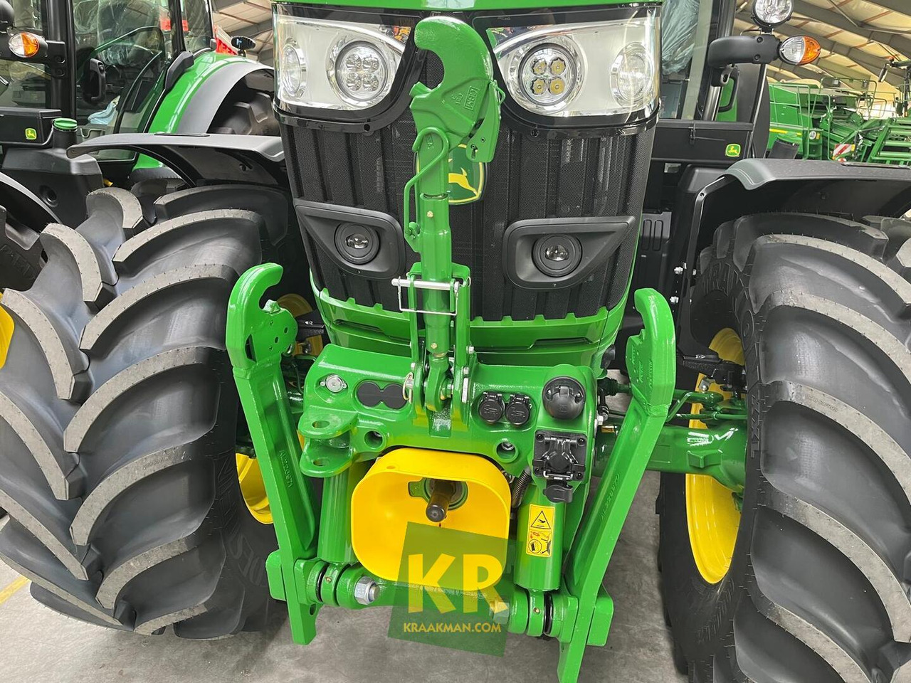 John Deere 6R 155 - Farm tractor: picture 4 John Deere 6R 155 - Farm tractor: picture 4