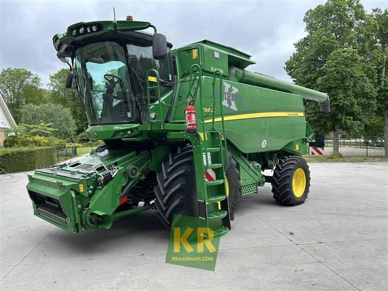 John Deere T660 - Combine harvester: picture 1 John Deere T660 - Combine harvester: picture 1