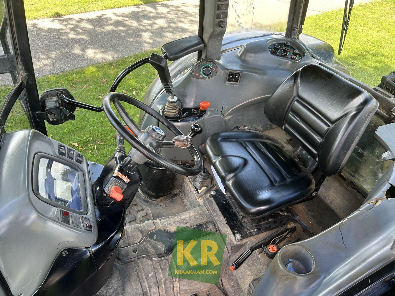 New Holland TN75S - Farm tractor: picture 5 New Holland TN75S - Farm tractor: picture 5