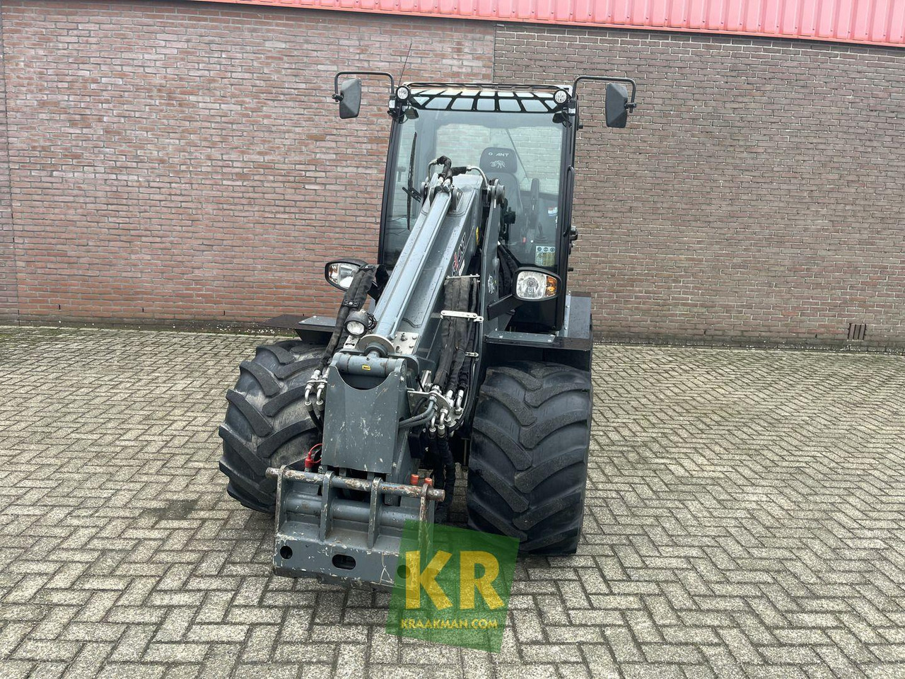 V5003 Giant - Compact loader: picture 5 V5003 Giant - Compact loader: picture 5