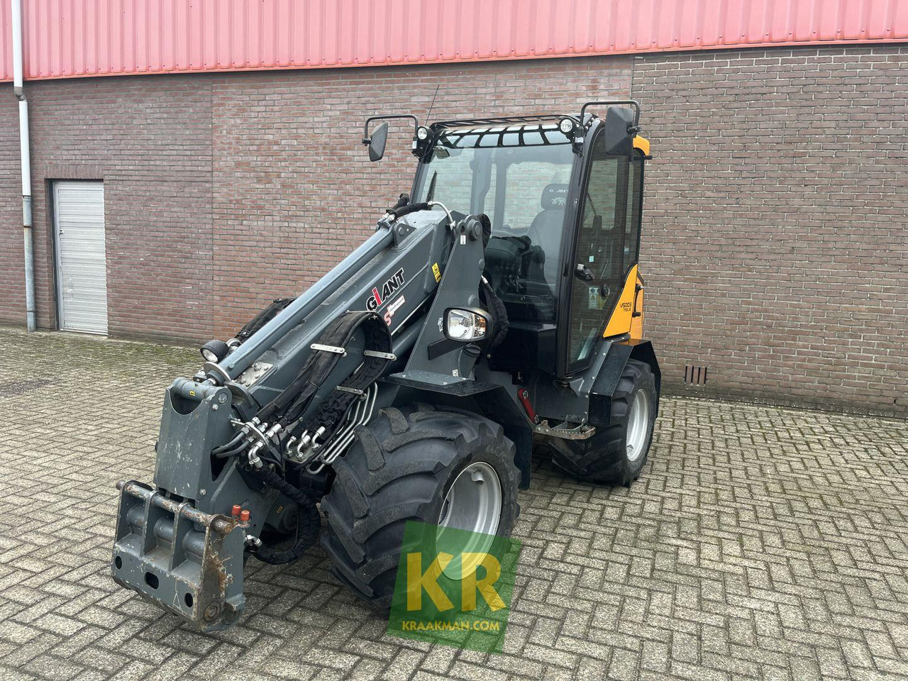V5003 Giant - Compact loader: picture 2 V5003 Giant - Compact loader: picture 2