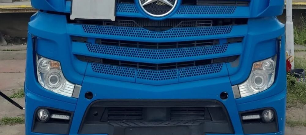 ZDERZAK KOMPLETNY PRZÓD REFLEKTORY ACTROS MP4 BIG SPACE - Body and exterior for Truck: picture 1 ZDERZAK KOMPLETNY PRZÓD REFLEKTORY ACTROS MP4 BIG SPACE - Body and exterior for Truck: picture 1