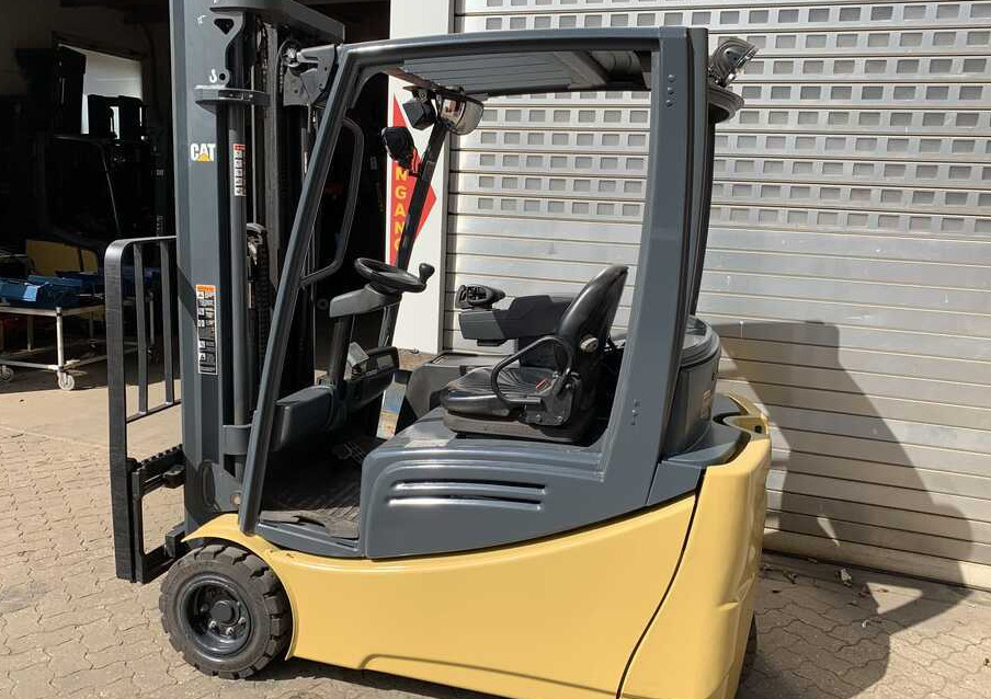 CAT Lift Trucks 2ET4000 - Electric forklift: picture 1 CAT Lift Trucks 2ET4000 - Electric forklift: picture 1