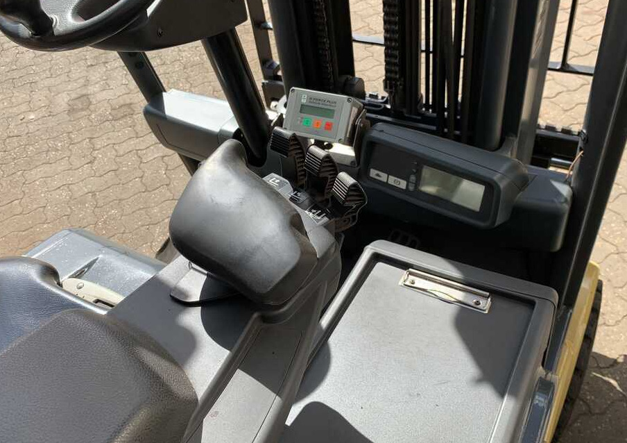 CAT Lift Trucks 2ET4000 - Electric forklift: picture 5 CAT Lift Trucks 2ET4000 - Electric forklift: picture 5