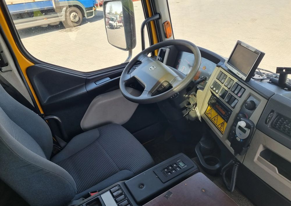 Cab chassis truck Volvo FE 340: picture 6