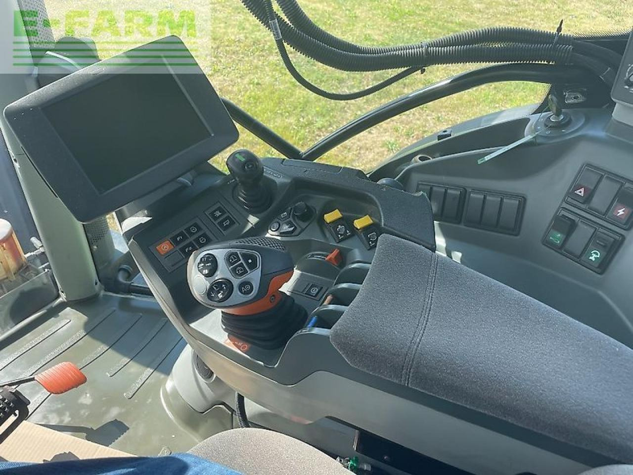 Farm tractor CLAAS arion 650 hexashift: picture 12