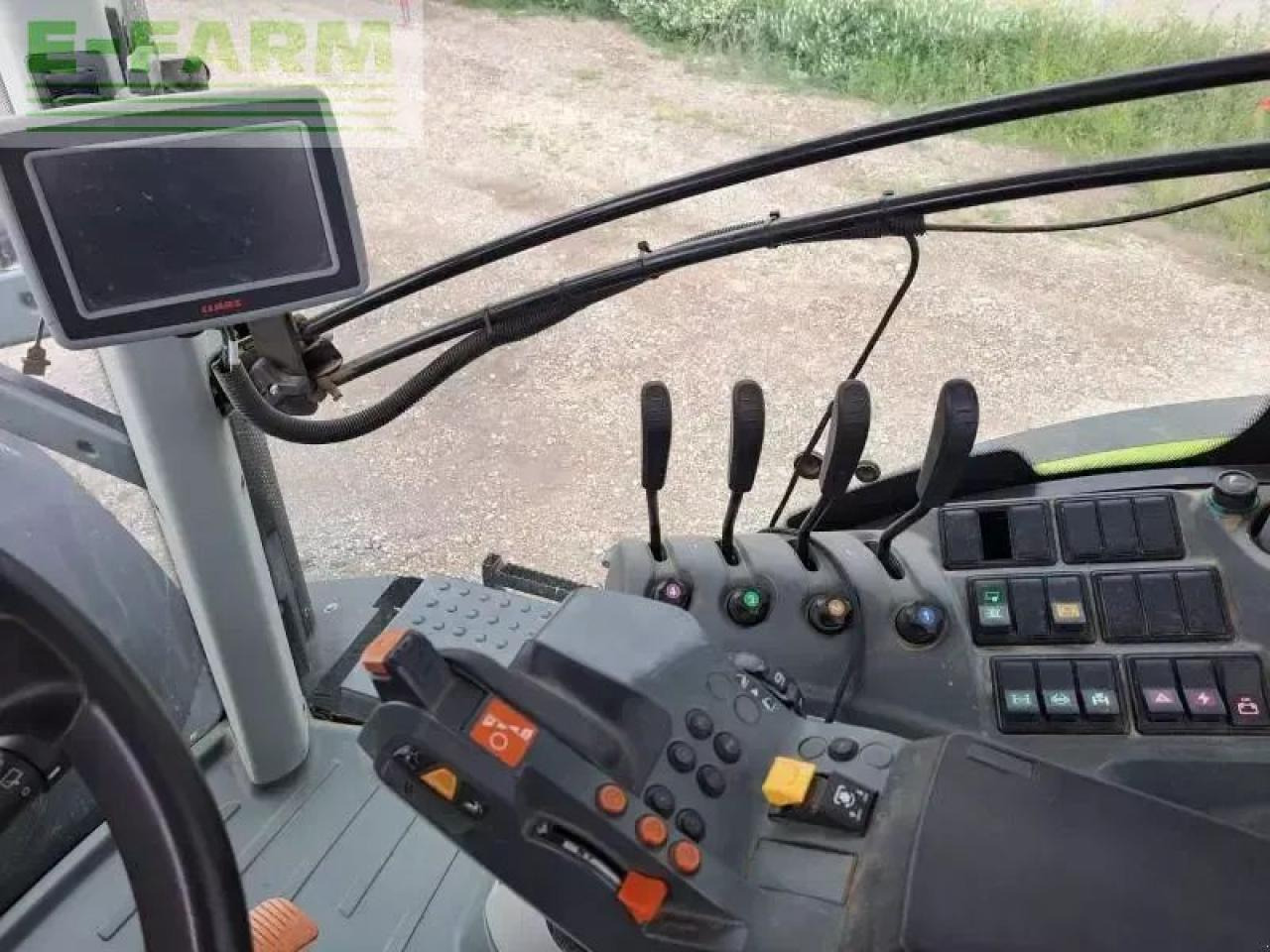 Farm tractor CLAAS axion 800: picture 8