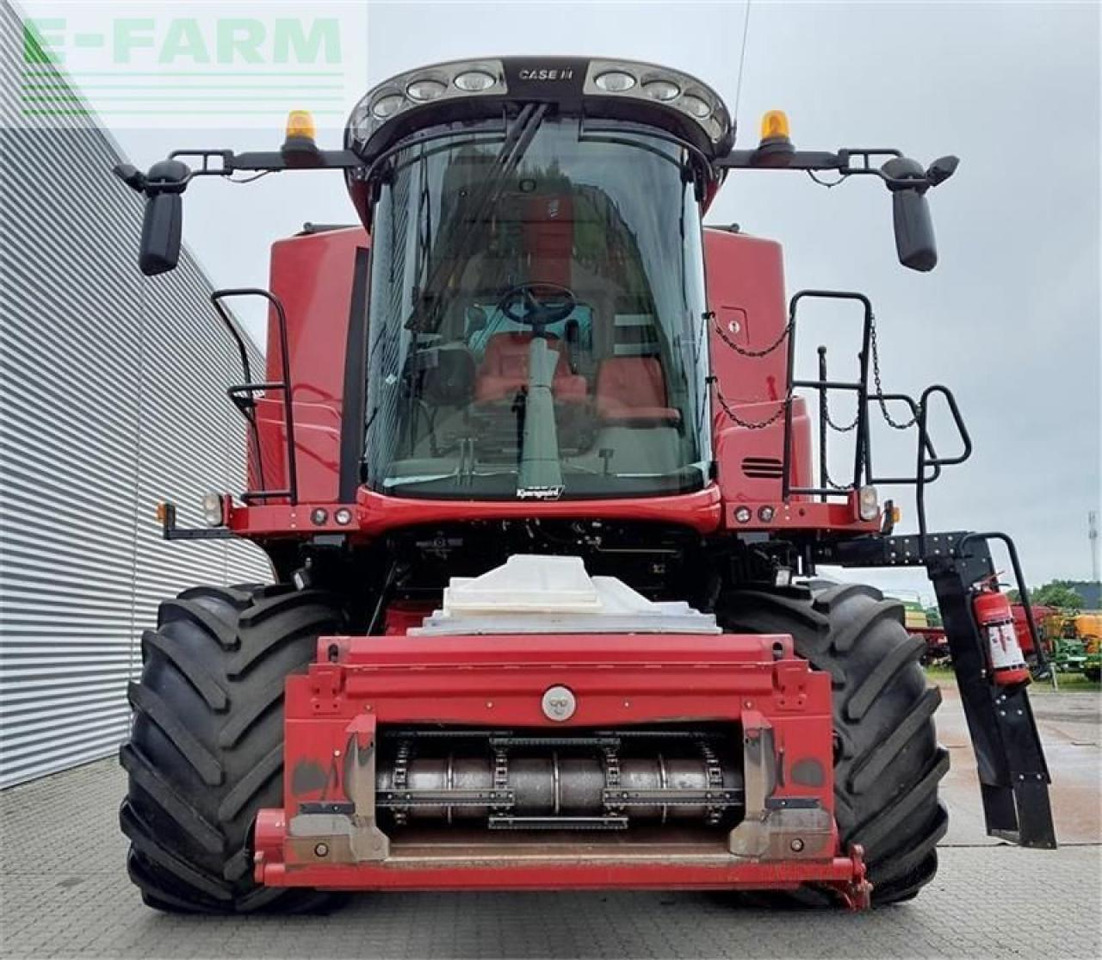 Case-IH axial flow 8240 med 30 fods vario skærebord - Combine harvester: picture 4 Case-IH axial flow 8240 med 30 fods vario skærebord - Combine harvester: picture 4