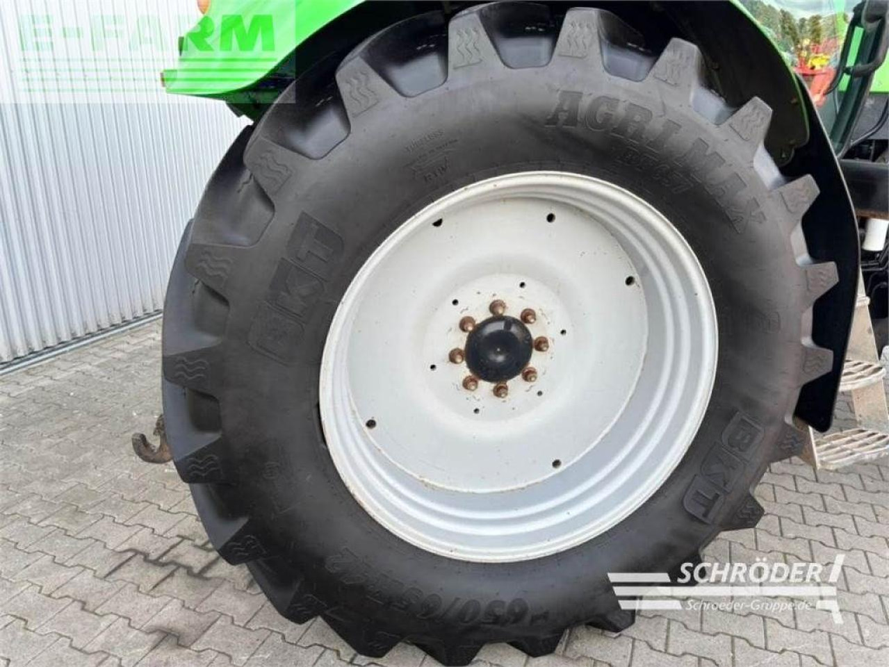 Farm tractor Deutz-Fahr m 650: picture 9