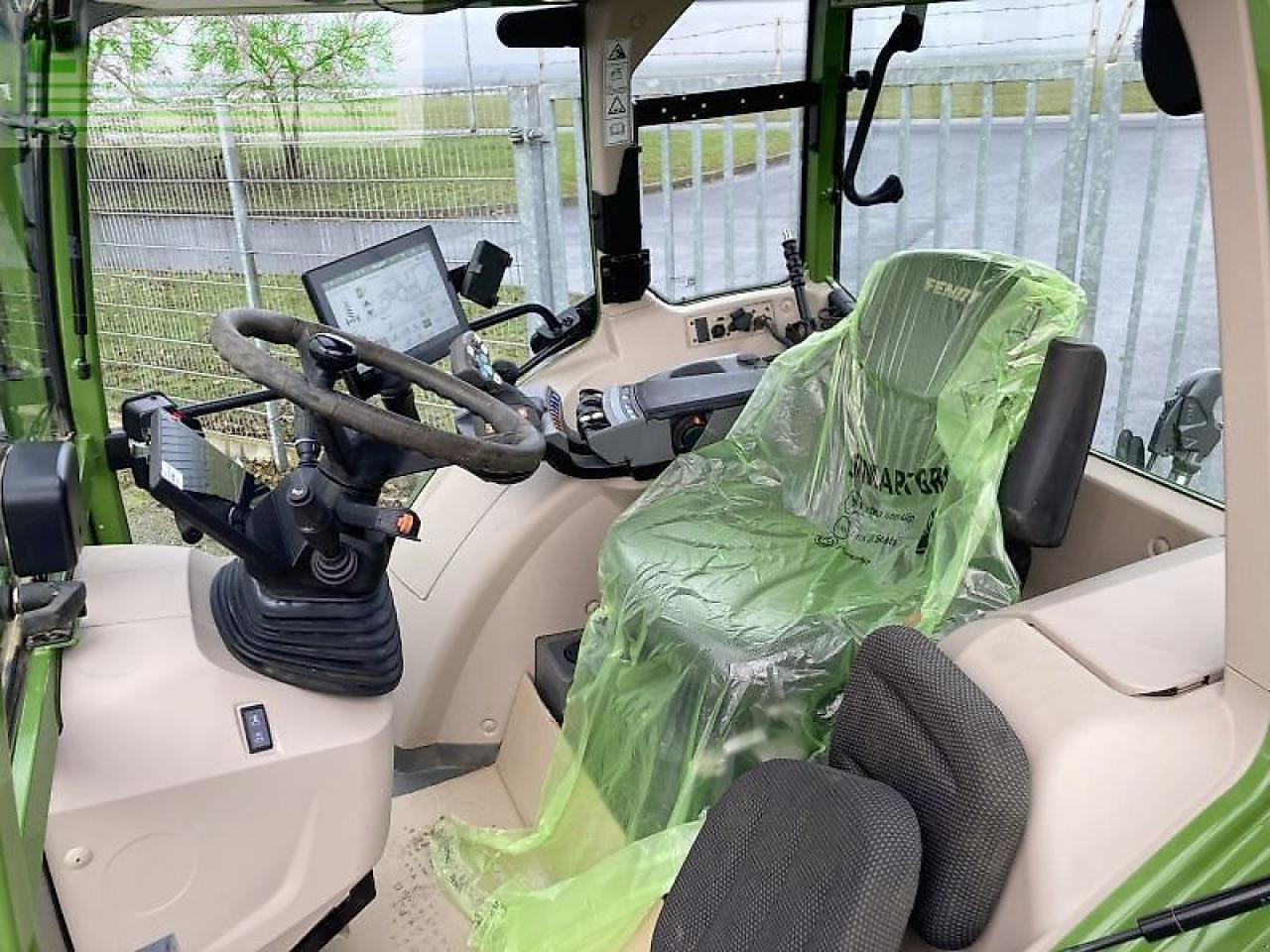 Farm tractor Fendt 209 s vario gen3 profi plus t: picture 16 Farm tractor Fendt 209 s vario gen3 profi plus t: picture 16