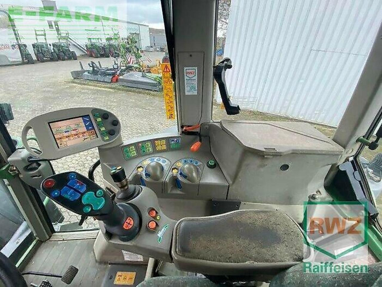 Farm tractor Fendt 714: picture 9