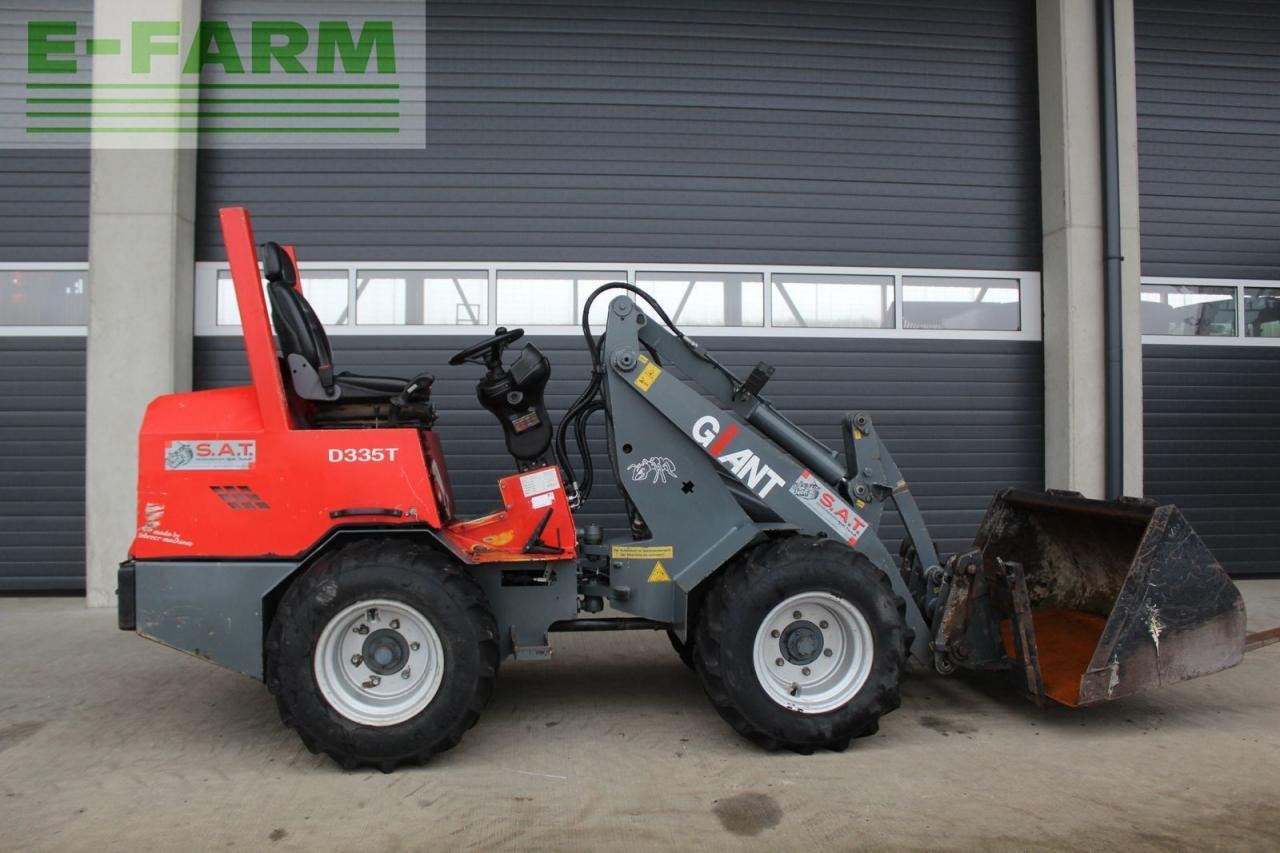 Giant hoflader d 335 t - Mini excavator: picture 1 Giant hoflader d 335 t - Mini excavator: picture 1