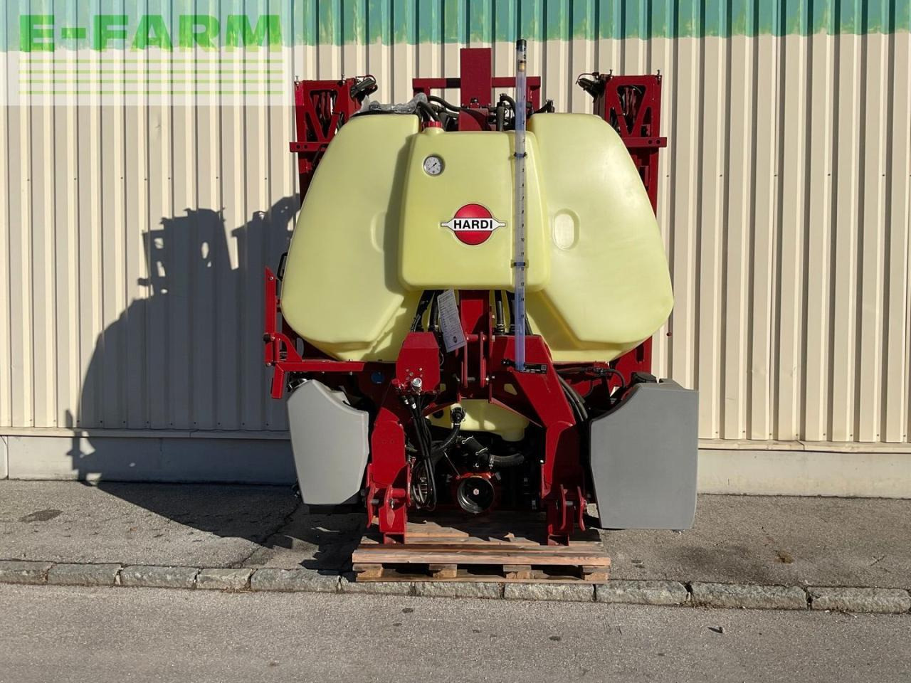 Hardi Mega 1500 - Trailed sprayer: picture 3 Hardi Mega 1500 - Trailed sprayer: picture 3