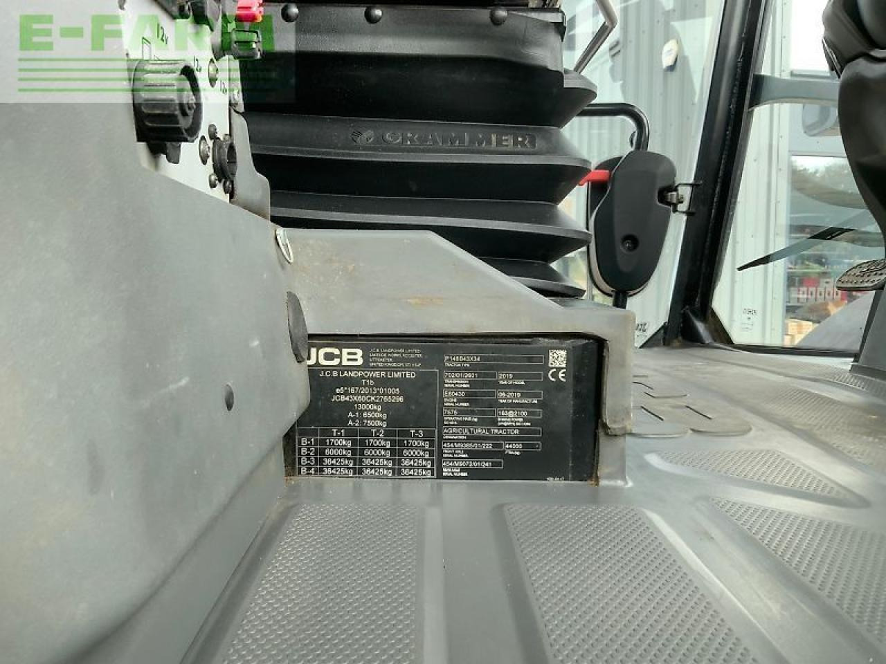 Farm tractor JCB 4220 fastrac tractor (st24632): picture 24