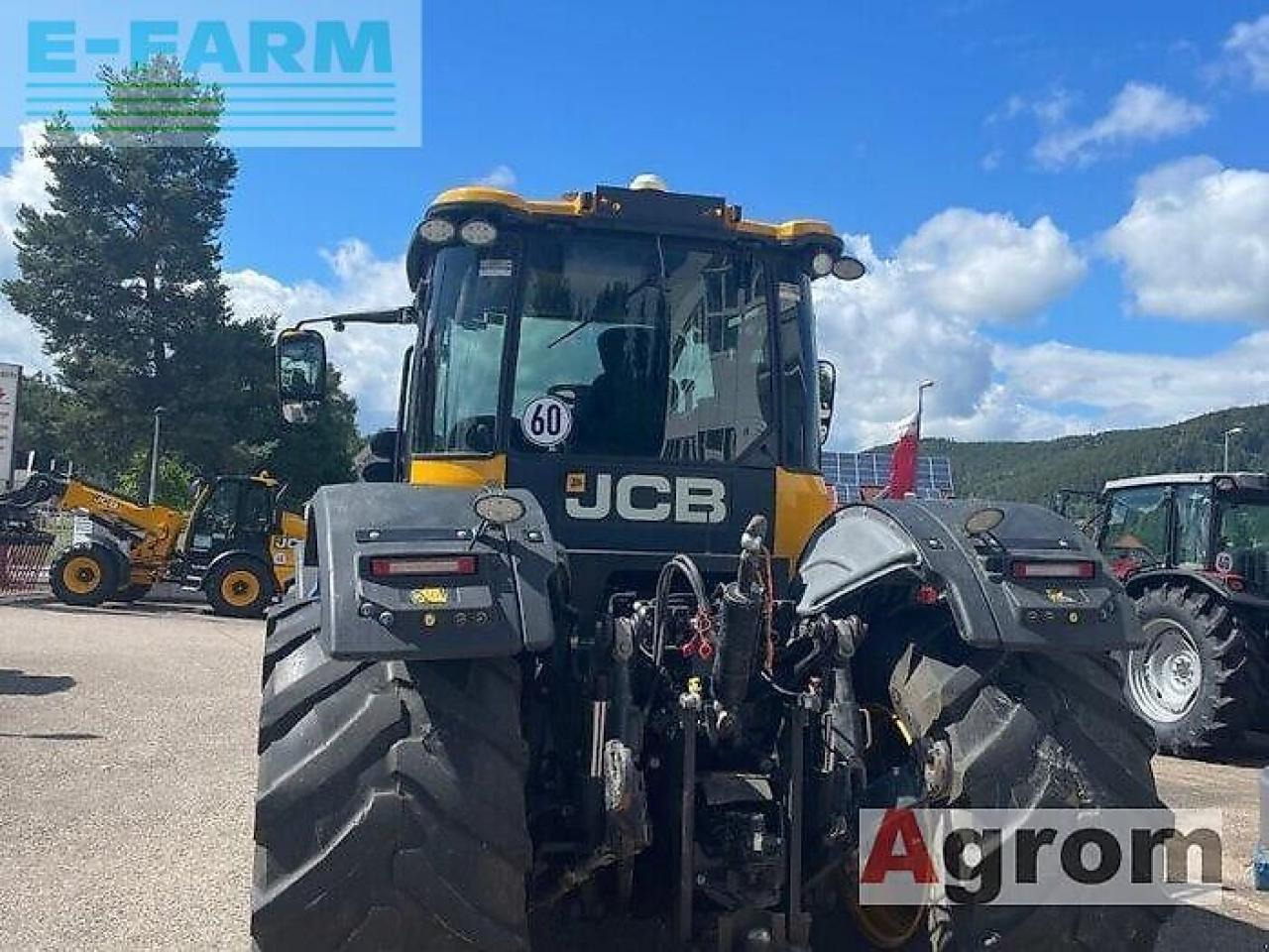 Farm tractor JCB fastrac 4220: picture 6