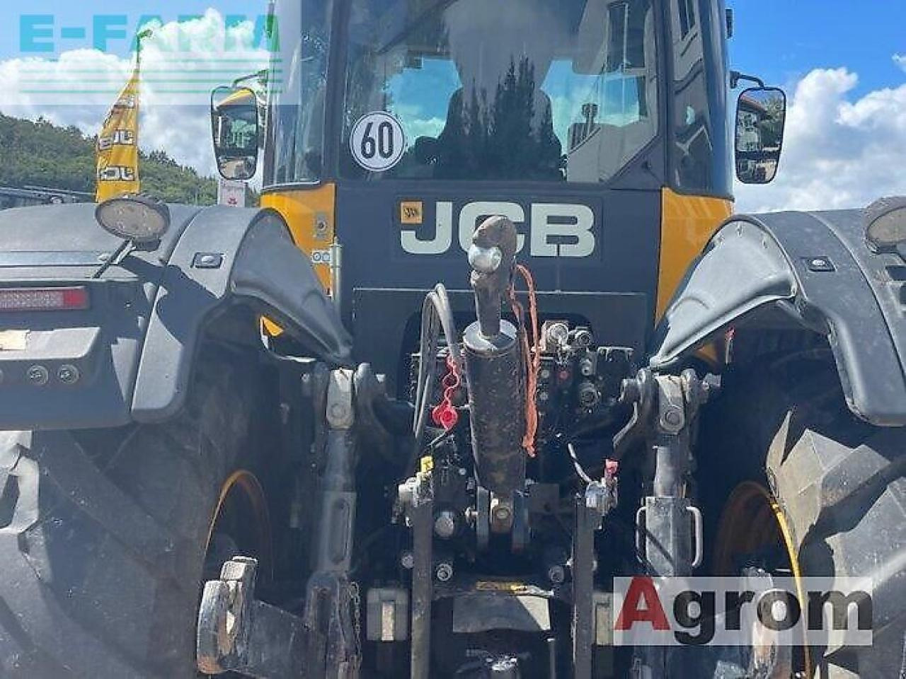 Farm tractor JCB fastrac 4220: picture 8