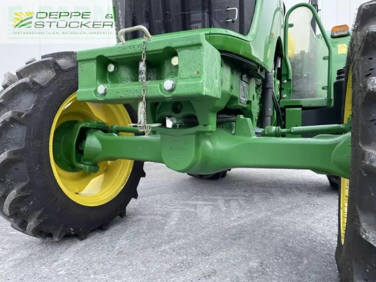 Farm tractor John Deere 5055e: picture 13