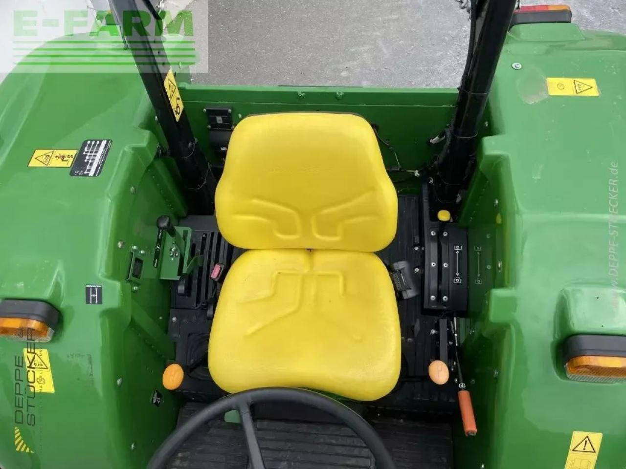 Farm tractor John Deere 5055e: picture 6