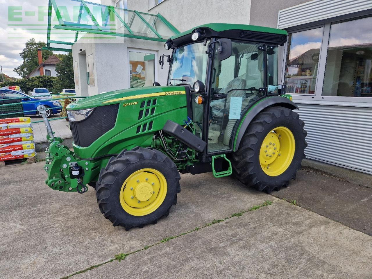 John Deere 5075 GF - Farm tractor: picture 1 John Deere 5075 GF - Farm tractor: picture 1