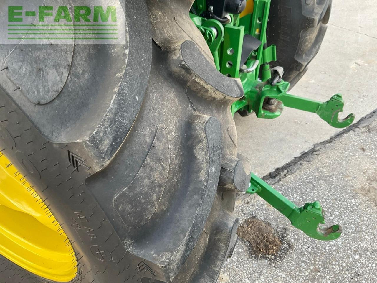 Farm tractor John Deere 5075E: picture 17