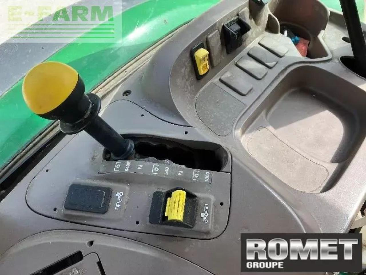 Farm tractor John Deere 5090m: picture 8