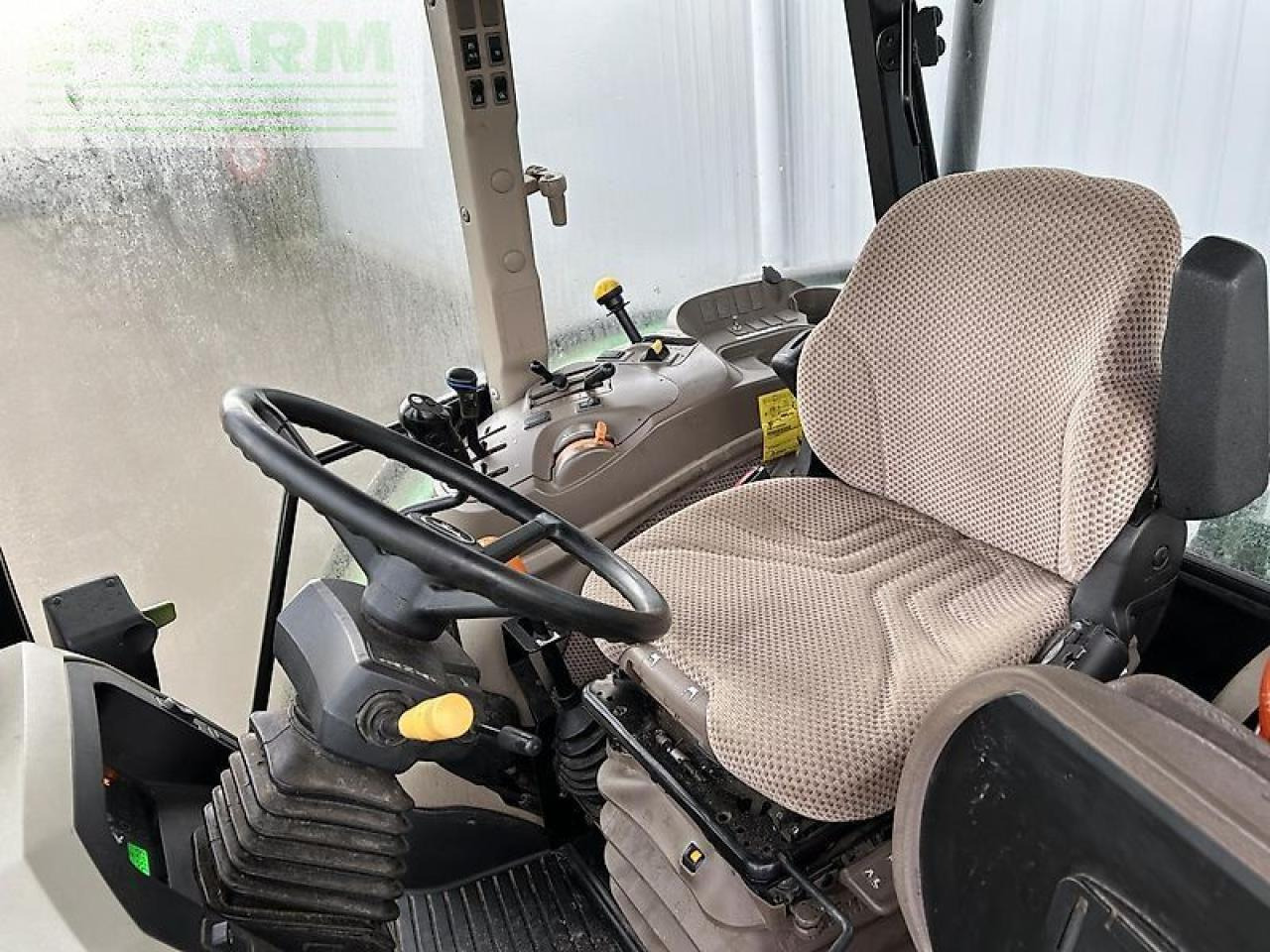 Farm tractor John Deere 5100m: picture 15
