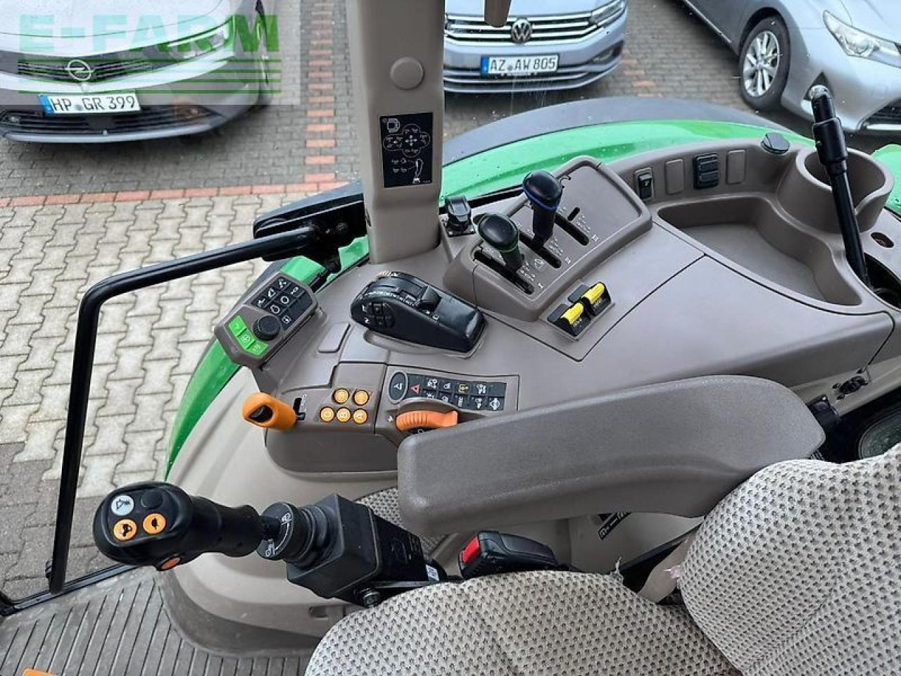 Farm tractor John Deere 5125r: picture 11