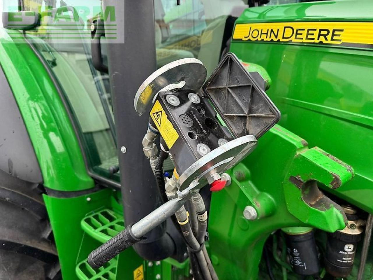 Farm tractor John Deere 5125r: picture 13