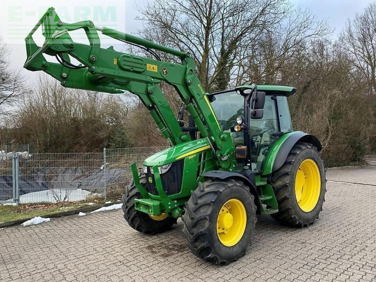John Deere 5125r mit frontlader - Farm tractor: picture 1 John Deere 5125r mit frontlader - Farm tractor: picture 1