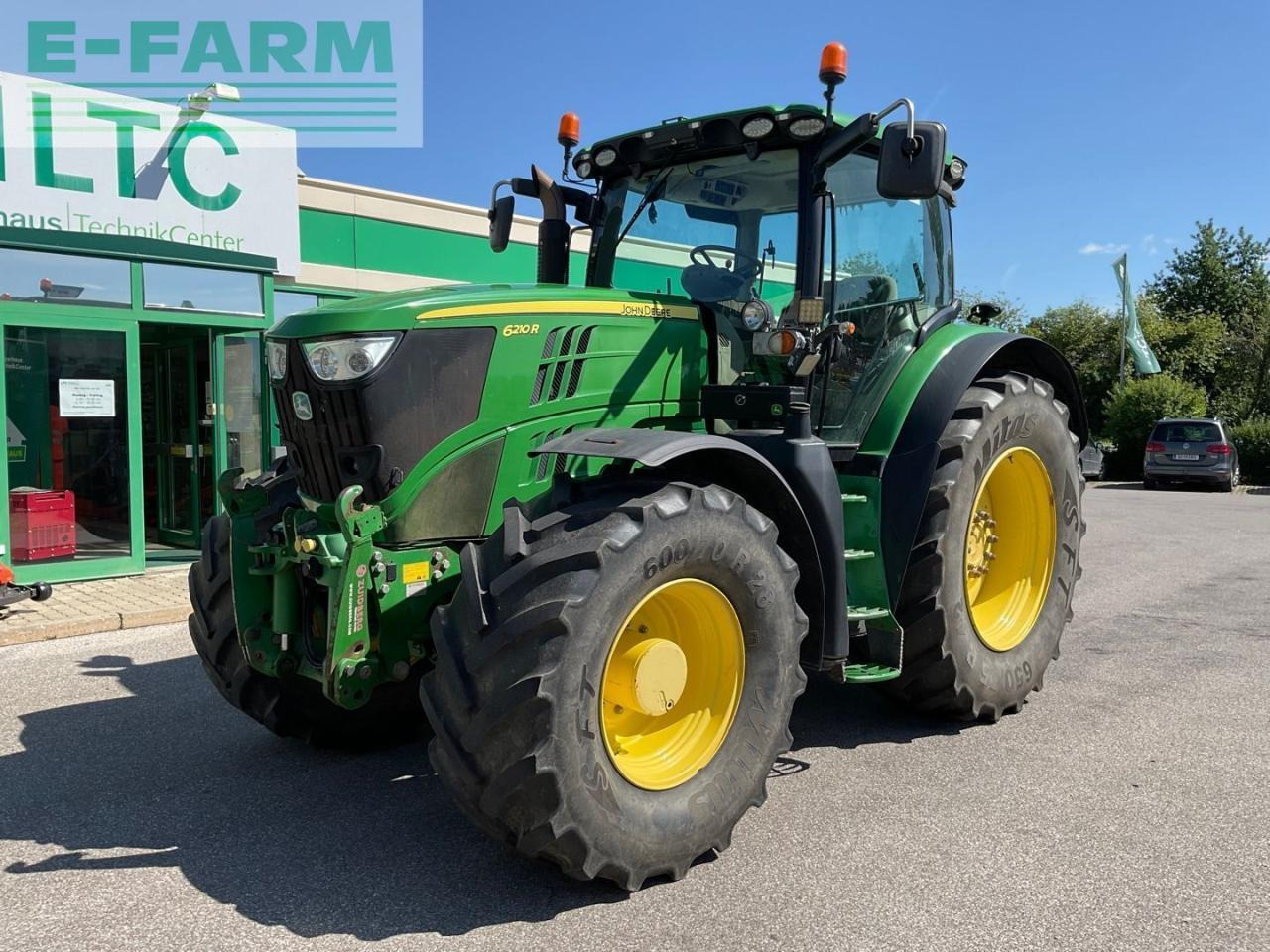 John Deere 6210R - Farm tractor: picture 1 John Deere 6210R - Farm tractor: picture 1