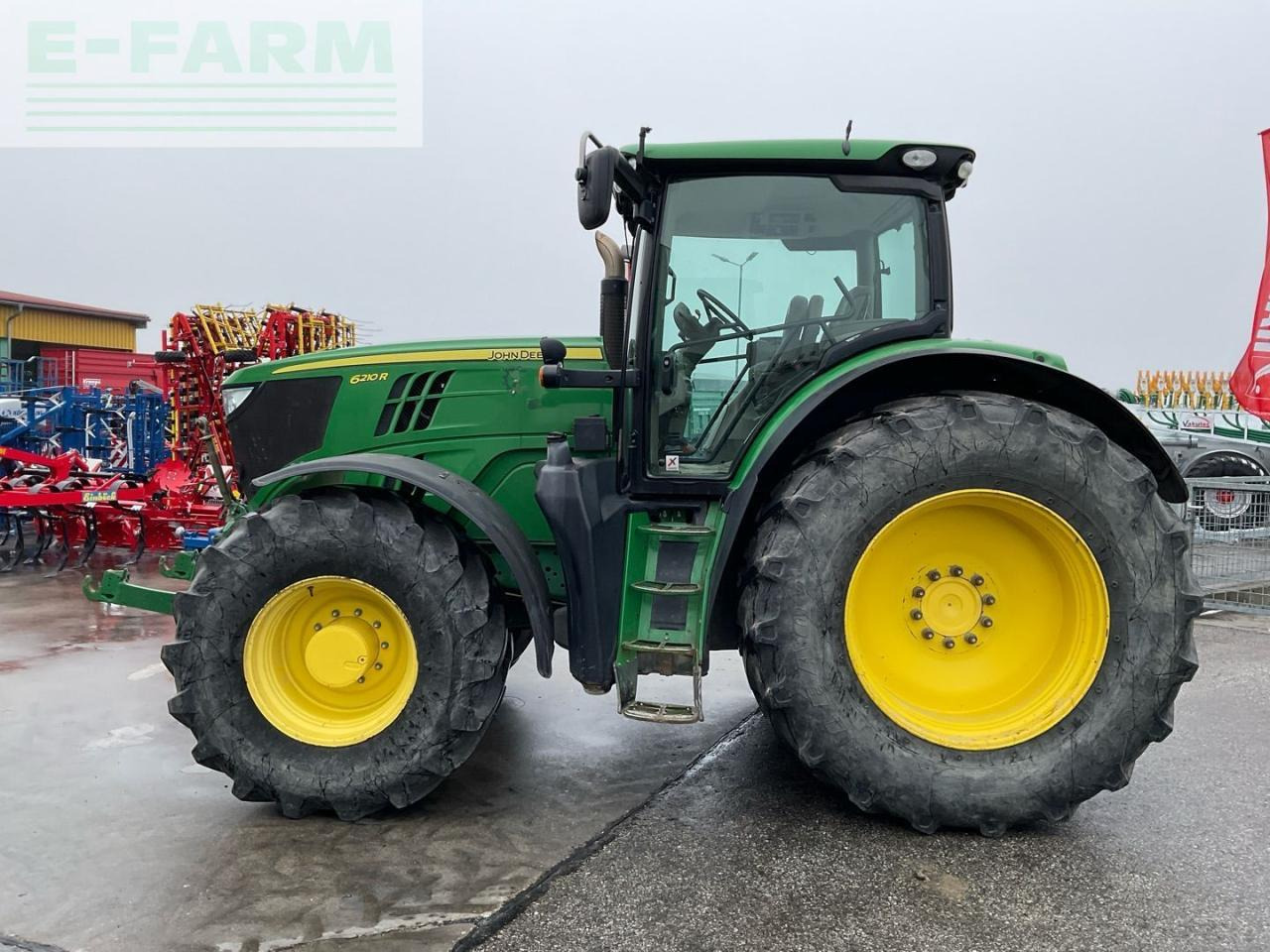 John Deere 6210R - Farm tractor: picture 2 John Deere 6210R - Farm tractor: picture 2