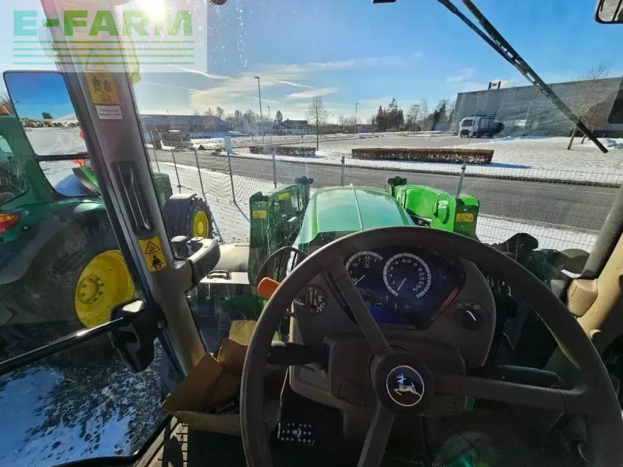 Farm tractor John Deere 6215 r: picture 24