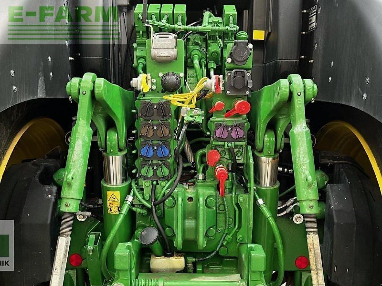 Farm tractor John Deere 6250r: picture 13