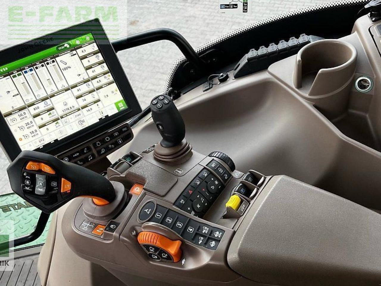 Farm tractor John Deere 6250r: picture 12