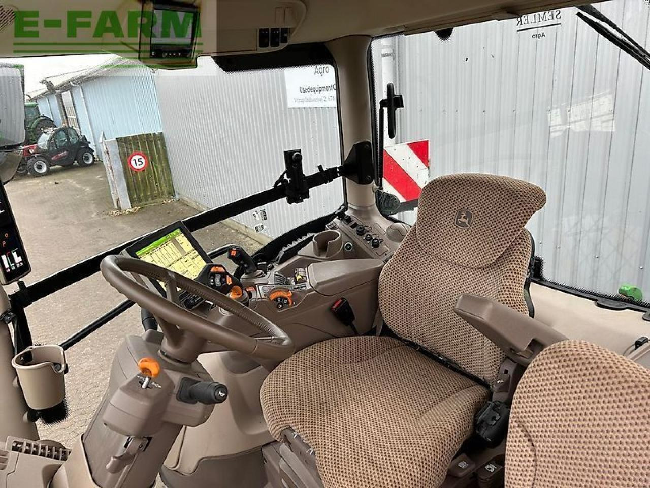 John Deere 6r 250 - Farm tractor: picture 2 John Deere 6r 250 - Farm tractor: picture 2