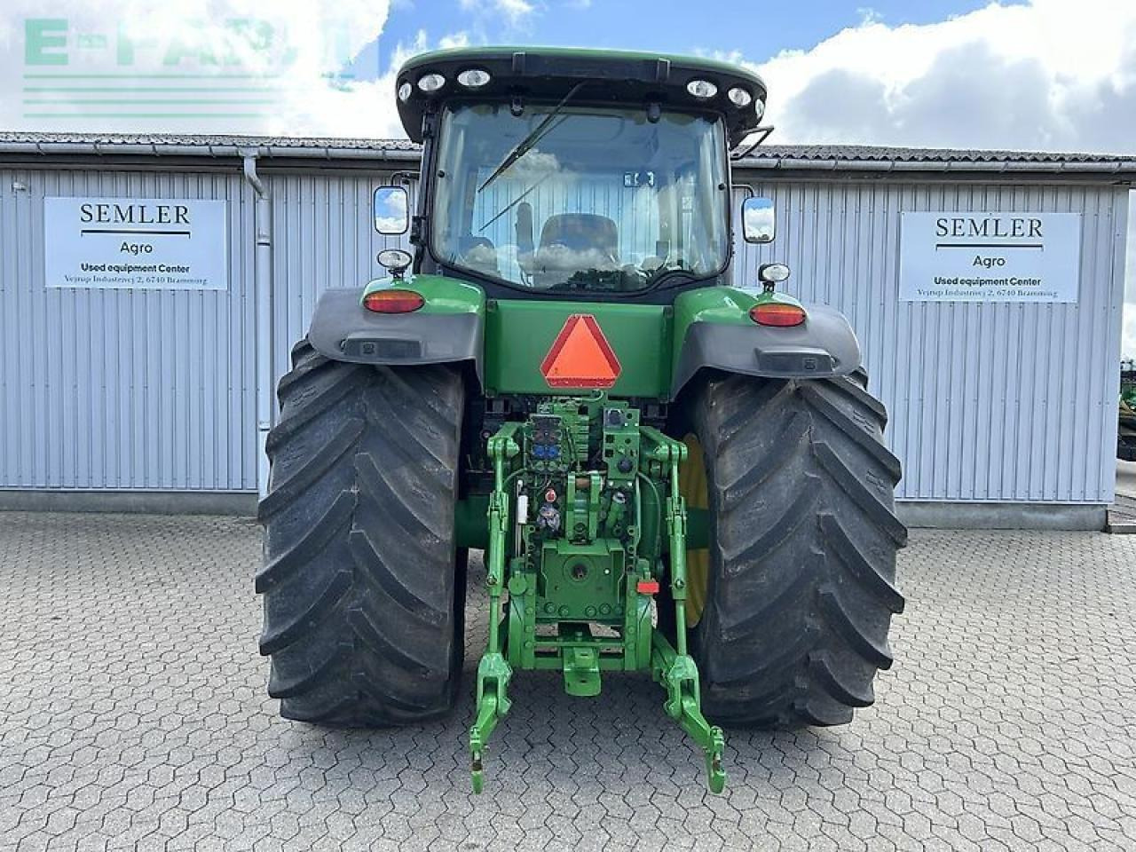 Farm tractor John Deere 7230r: picture 21