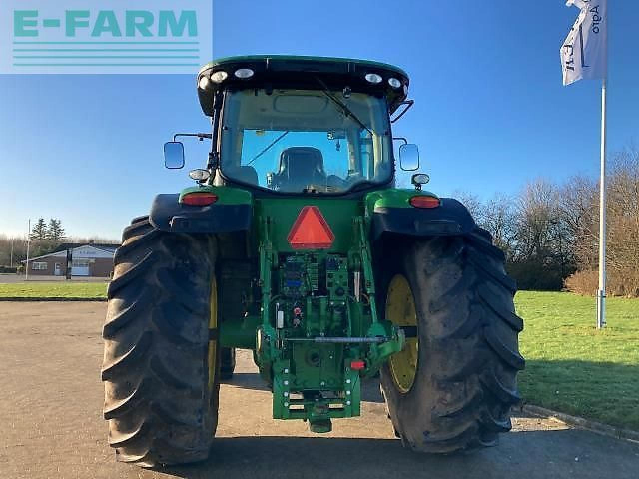 Farm tractor John Deere 7230r: picture 12