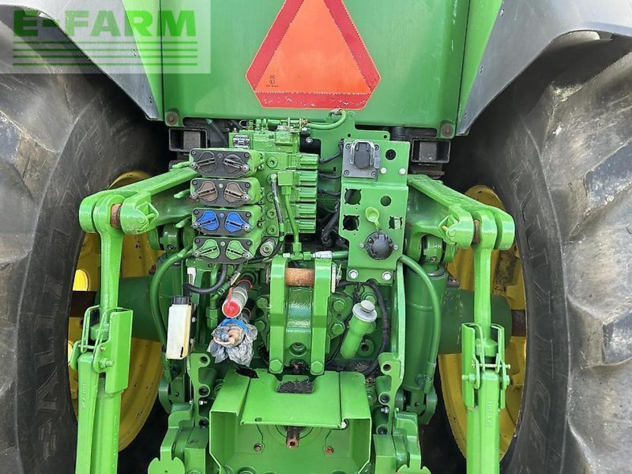 Farm tractor John Deere 7230r: picture 6
