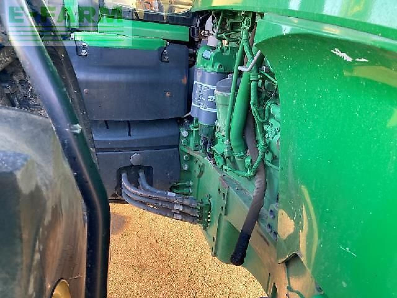 Farm tractor John Deere 7280r: picture 12