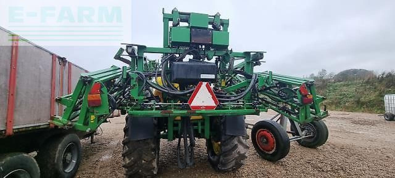 John Deere 740i 20/28m - Trailed sprayer: picture 3 John Deere 740i 20/28m - Trailed sprayer: picture 3