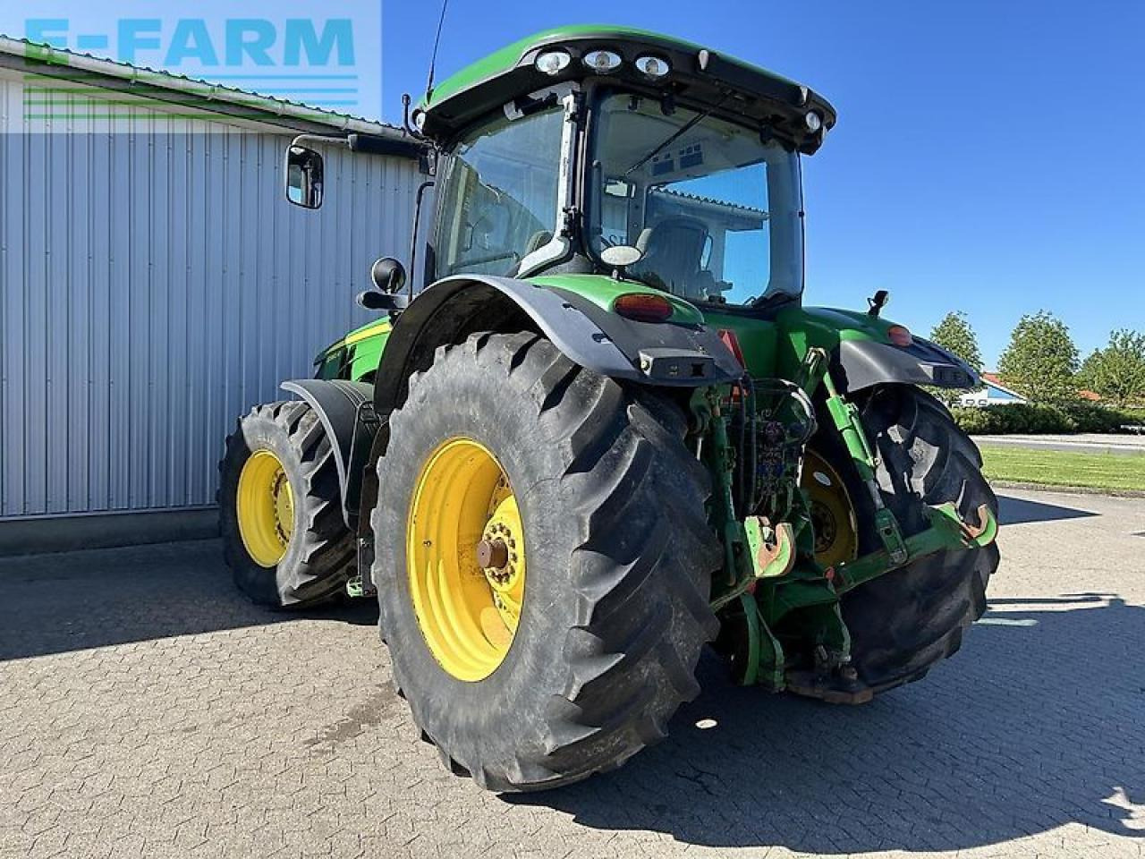 Farm tractor John Deere 8360r: picture 11