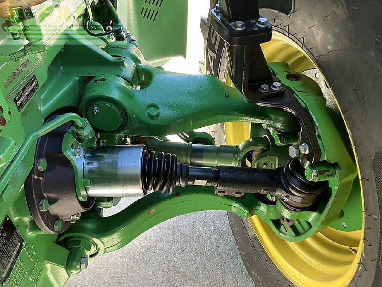 Farm tractor John Deere 8400r: picture 17