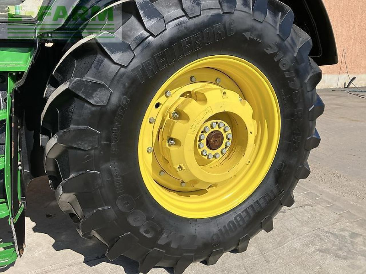Farm tractor John Deere 8400r: picture 30
