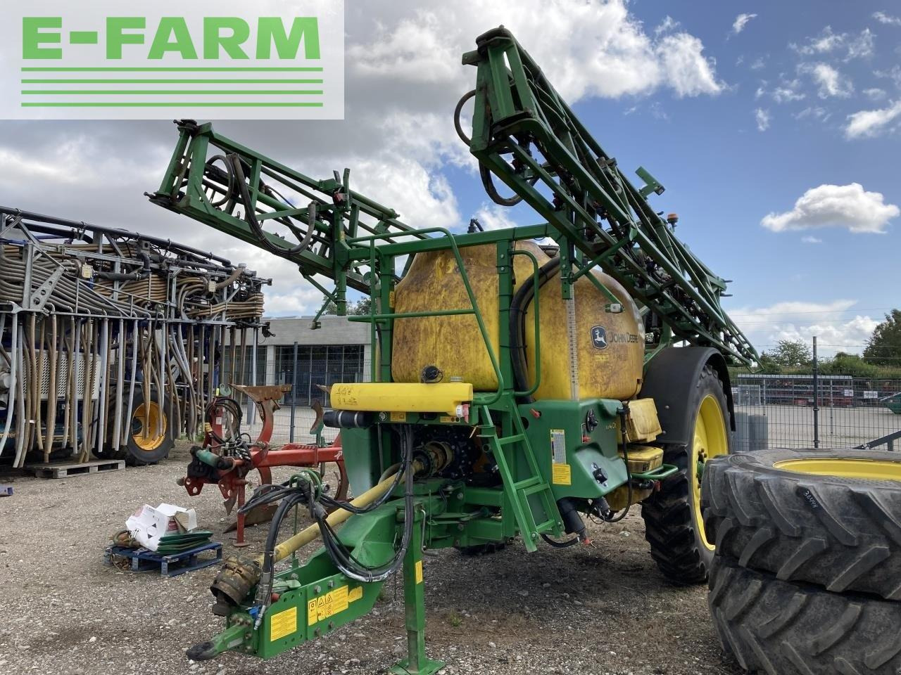 John Deere m740i - Trailed sprayer: picture 2 John Deere m740i - Trailed sprayer: picture 2