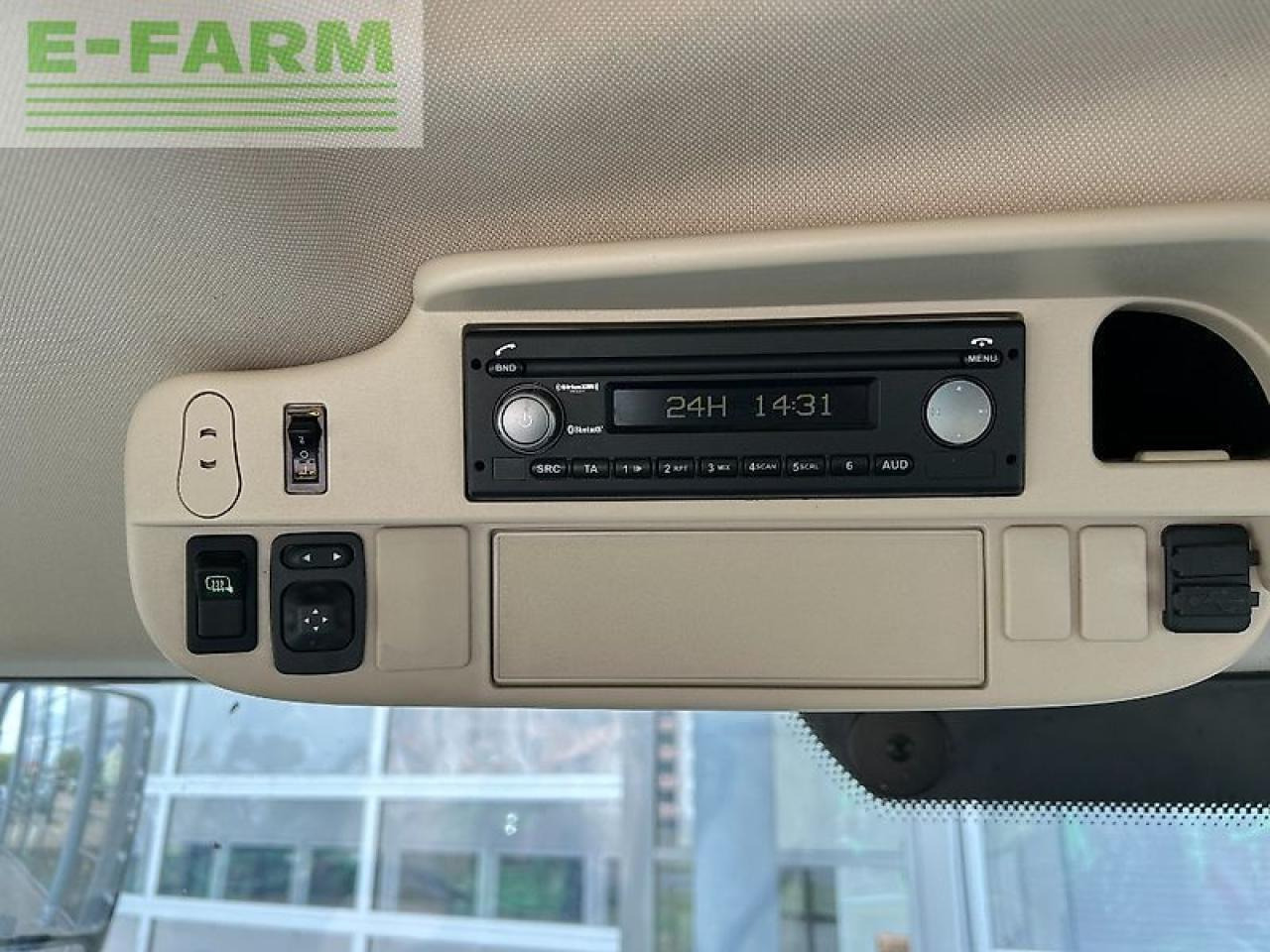 Farm tractor John Deere traktor 6215r: picture 22 Farm tractor John Deere traktor 6215r: picture 22