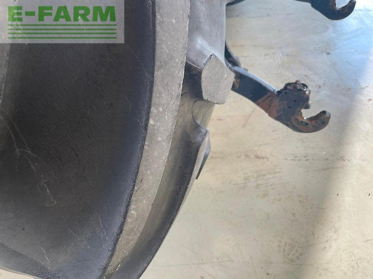 Farm tractor Massey Ferguson 6480: picture 28