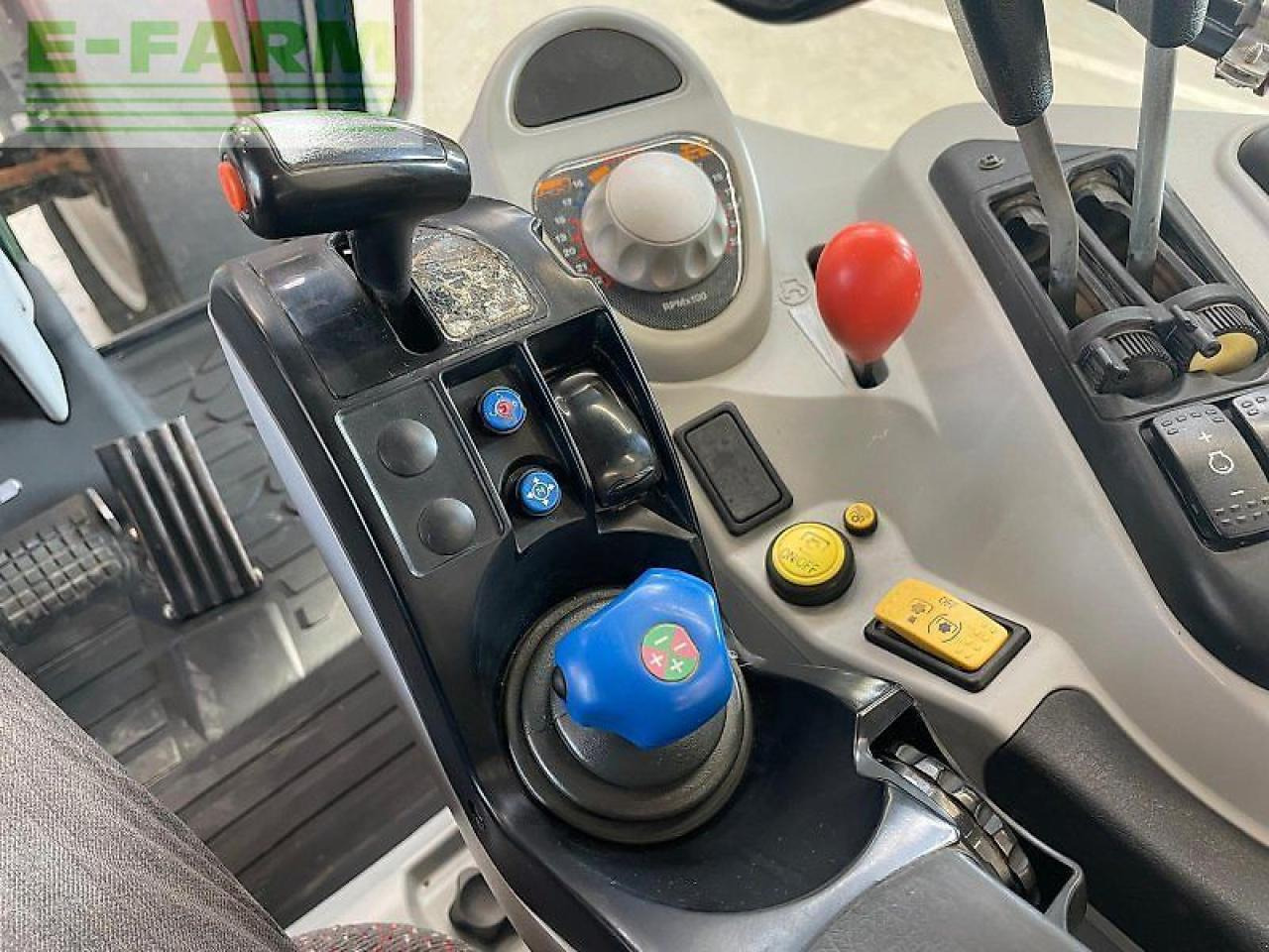 Farm tractor Massey Ferguson 6480: picture 8